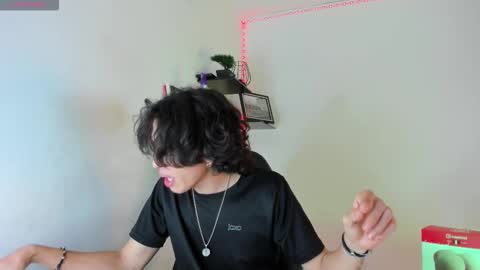 Snapshot of manu_vera8 chatting on 10.18.25 Manuel online show from 10.18.25