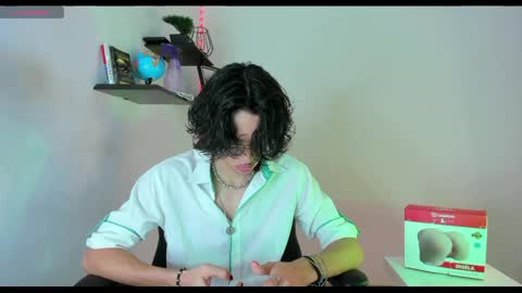 Snapshot of manu_vera8 chatting on 10.19.25 Manuel online show from 10.19.25