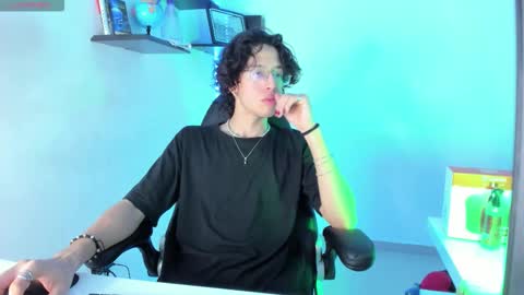 Snapshot of manu_vera8 chatting on 10.21.25 Manuel online show from 10.21.25