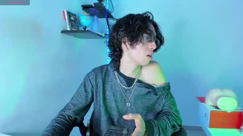 Snapshot of manu_vera8 chatting on 10.23.25 Manuel online show from 10.23.25