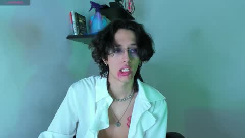 Snapshot of manu_vera8 chatting on 10.31.25 Manuel online show from 10.31.25