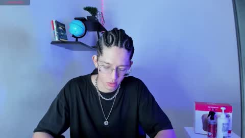 Snapshot of manu_vera8 chatting on 11.11.25 Manuel online show from 11.11.25