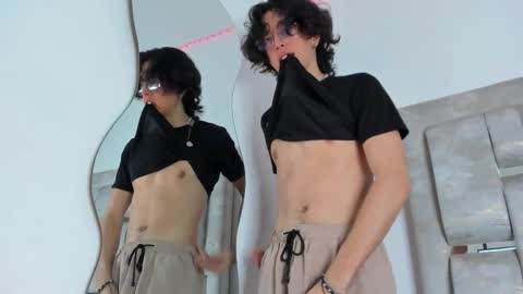 Snapshot of manu_vera8 chatting on 11.21.25 Manuel online show from 11.21.25