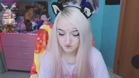 Snapshot of manuela_unicorn chatting on 11.13.25 Manuela online show from 11.13.25