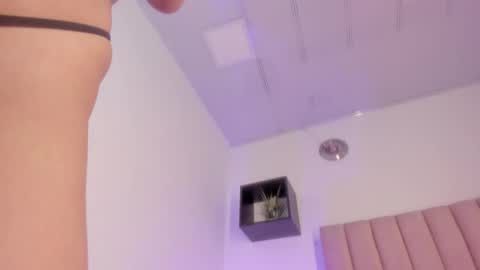 Snapshot of manuela_zapata chatting on 09.10.25 manu 3 online show from 09.10.25