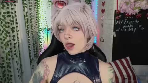 Snapshot of mao_me_meow chatting on 07.17.26 Sasha online show from 07.17.26