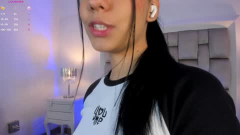 Snapshot of mara_betancurt chatting on 01.27.25 Mara online show from 01.27.25