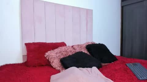 Snapshot of mara_sans chatting on 12.04.24 Mara online show from 12.04.24