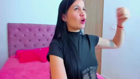 Snapshot of marahanson chatting on 09.19.25 Mara hanson online show from 09.19.25