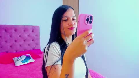 Snapshot of marahanson chatting on 10.26.25 Mara hanson online show from 10.26.25