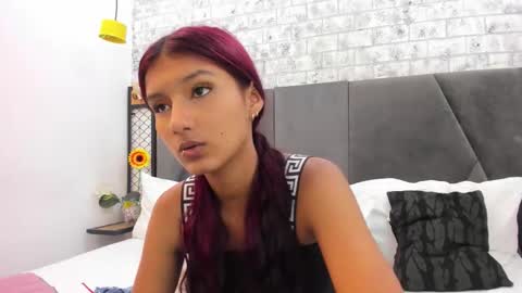 Snapshot of maray_lous chatting on 12.19.25 Maray Lous online show from 12.19.25