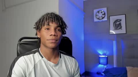 Snapshot of marcelo_dosantos77 chatting on 03.11.25 MARCELO online show from 03.11.25