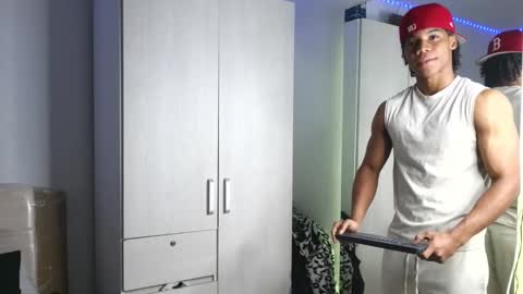 Snapshot of marcelo_dosantos77 chatting on 10.23.25 MARCELO online show from 10.23.25