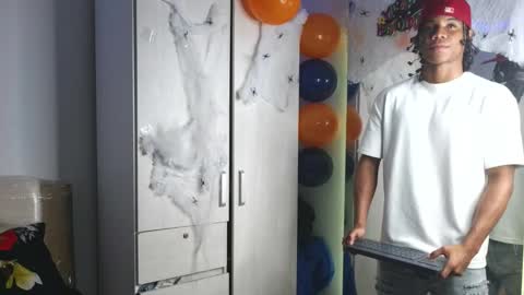 Snapshot of marcelo_dosantos77 chatting on 11.05.25 MARCELO online show from 11.05.25