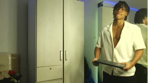 Snapshot of marcelo_dosantos77 chatting on 11.23.25 MARCELO online show from 11.23.25