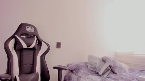 Snapshot of mardybum_ chatting on 02.06.25 Maria online show from 02.06.25