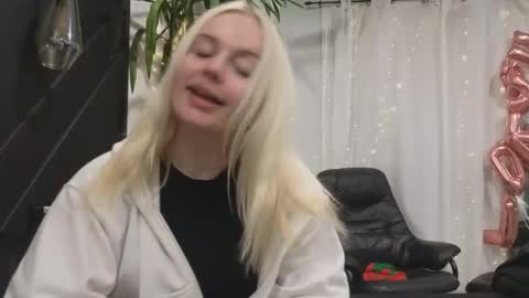 margot_robbie7 online show from 02.14.25