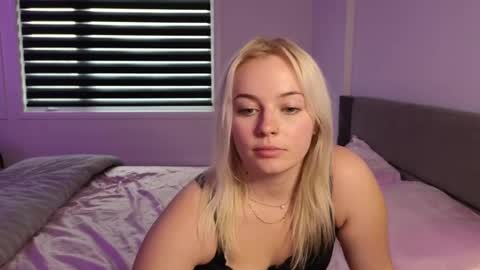 margot_robbie7 online show from 09.27.25