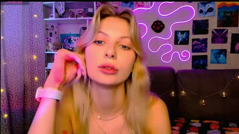 Snapshot of maria_hunt chatting on 12.21.24 Maria online show from 12.21.24