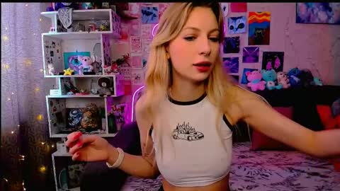 Snapshot of maria_hunt chatting on 02.15.25 Maria online show from 02.15.25