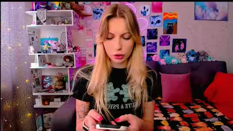 Snapshot of maria_hunt chatting on 02.21.25 Maria online show from 02.21.25