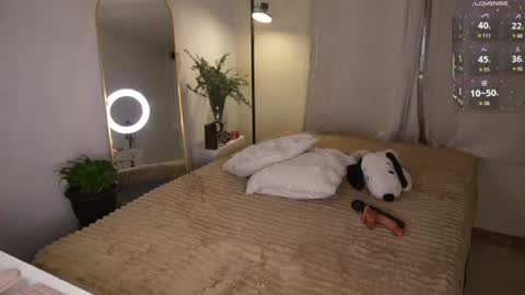 Snapshot of maria_petit chatting on 06.19.26 M. online show from 06.19.26