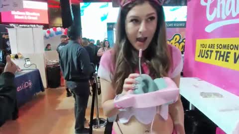 Pinkkitty online show from 01.18.25