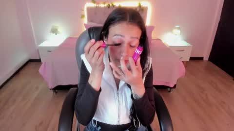 Snapshot of mariam_lopez__ chatting on 06.14.26 Mariam online show from 06.14.26