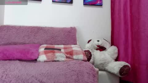 Snapshot of mariam_schubert chatting on 03.11.25 mariam_schubert online show from 03.11.25