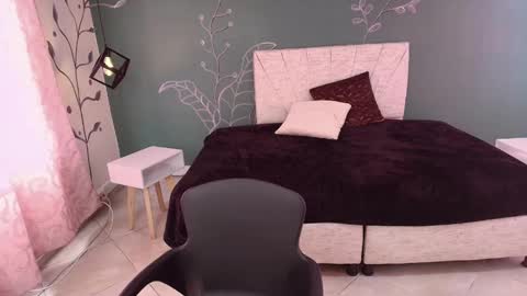 M A R I A N A online show from 02.20.25