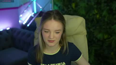 Snapshot of mariamedow chatting on 05.14.26 Maria online show from 05.14.26