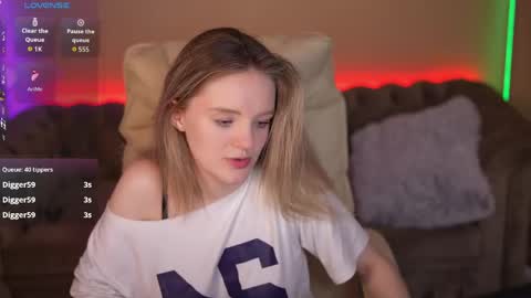 Snapshot of mariamedow chatting on 05.17.26 Maria online show from 05.17.26