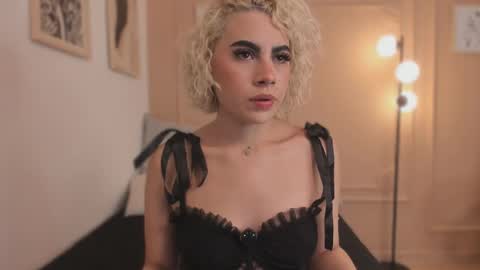 Snapshot of marian_pinzon chatting on 02.16.26 Marian online show from 02.16.26