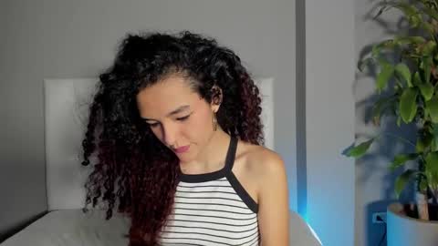 Snapshot of marian_skinny chatting on 01.12.25 Marian online show from 01.12.25