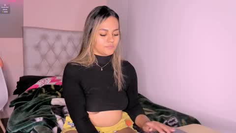 Snapshot of mariana__roe chatting on 02.19.25 Mariana Roe online show from 02.19.25