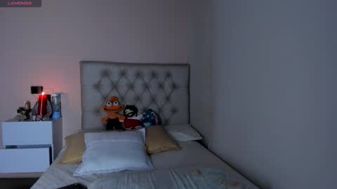 Snapshot of mariana__roe chatting on 11.24.25 Mariana Roe online show from 11.24.25