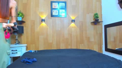 Mariana Angel online show from 12.30.24