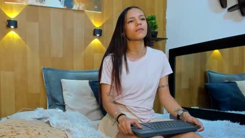 Mariana Angel online show from 10.06.25