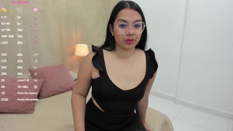 Snapshot of mariana_allen chatting on 02.18.25 Mariana Allen online show from 02.18.25