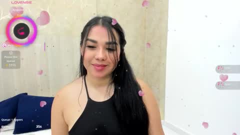 Snapshot of mariana_allen chatting on 11.12.25 Mariana Allen online show from 11.12.25