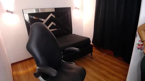 Snapshot of marianarojas_ chatting on 12.21.25 Mariana online show from 12.21.25