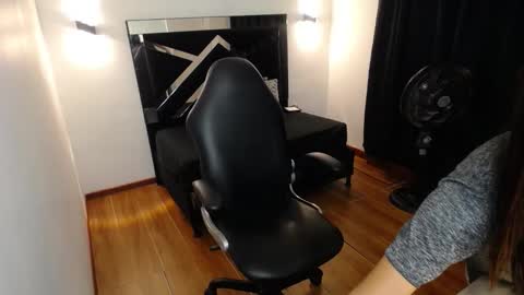 Snapshot of marianarojas_ chatting on 01.14.26 Mariana online show from 01.14.26