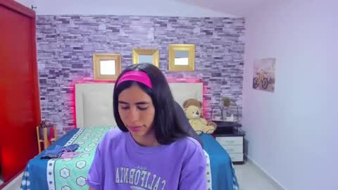 Snapshot of marianaxxx__ chatting on 12.10.24 Mariana online show from 12.10.24