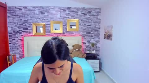Snapshot of marianaxxx__ chatting on 02.14.25 Mariana online show from 02.14.25
