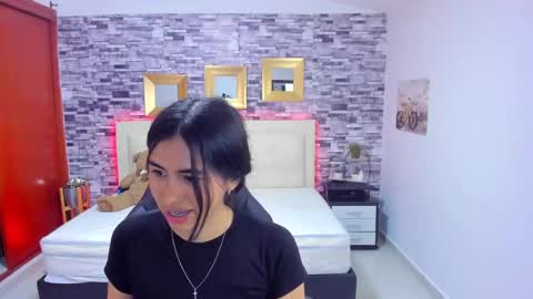 Snapshot of marianaxxx__ chatting on 02.18.25 Mariana online show from 02.18.25