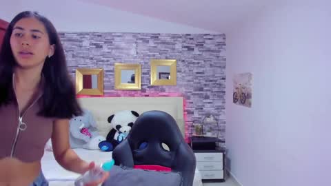 Snapshot of marianaxxx__ chatting on 03.10.25 Mariana online show from 03.10.25