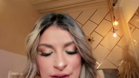 Snapshot of marianeporter_ chatting on 11.22.25 marianeporter online show from 11.22.25