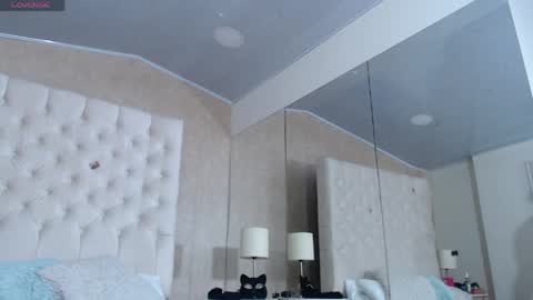 Snapshot of mariangel_bigboobs chatting on 04.16.26 la crespa x online show from 04.16.26