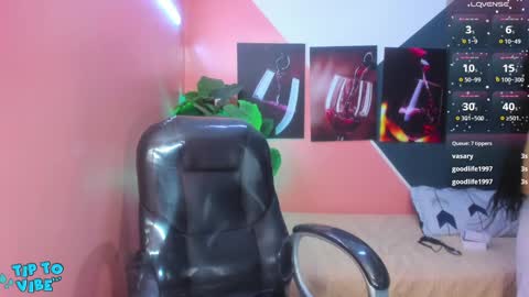 Snapshot of mariansexx chatting on 12.10.24 Marian Sexy online show from 12.10.24