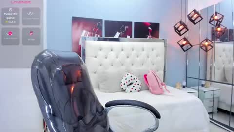 Snapshot of mariansexx chatting on 03.24.26 Marian Sexy online show from 03.24.26